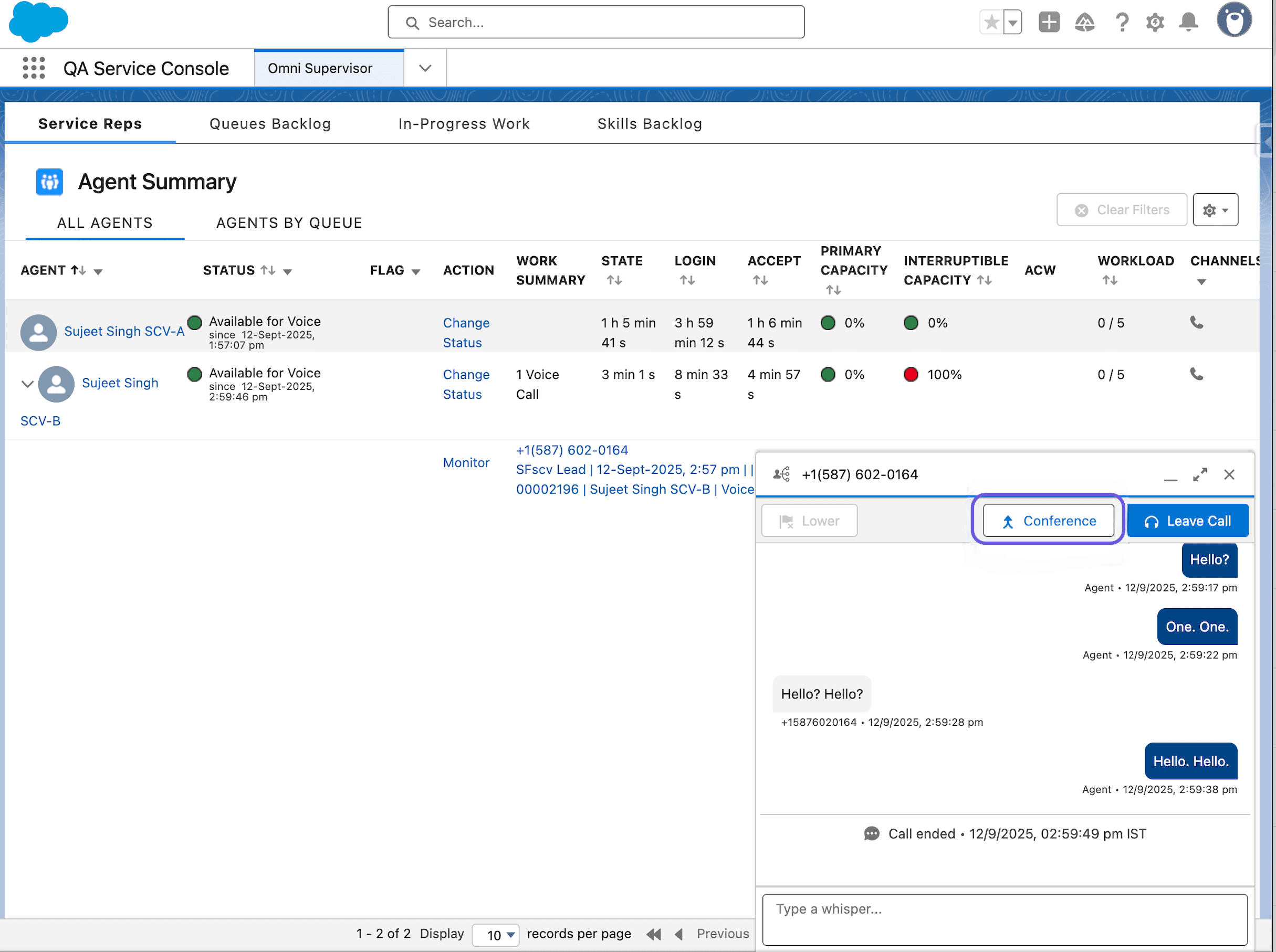 Riepilogo agenti di Salesforce Omni Supervisor che mostra due agenti disponibili per le chiamate vocali, con una chiamata attiva e l'opzione “Conferenza” evidenziata..png